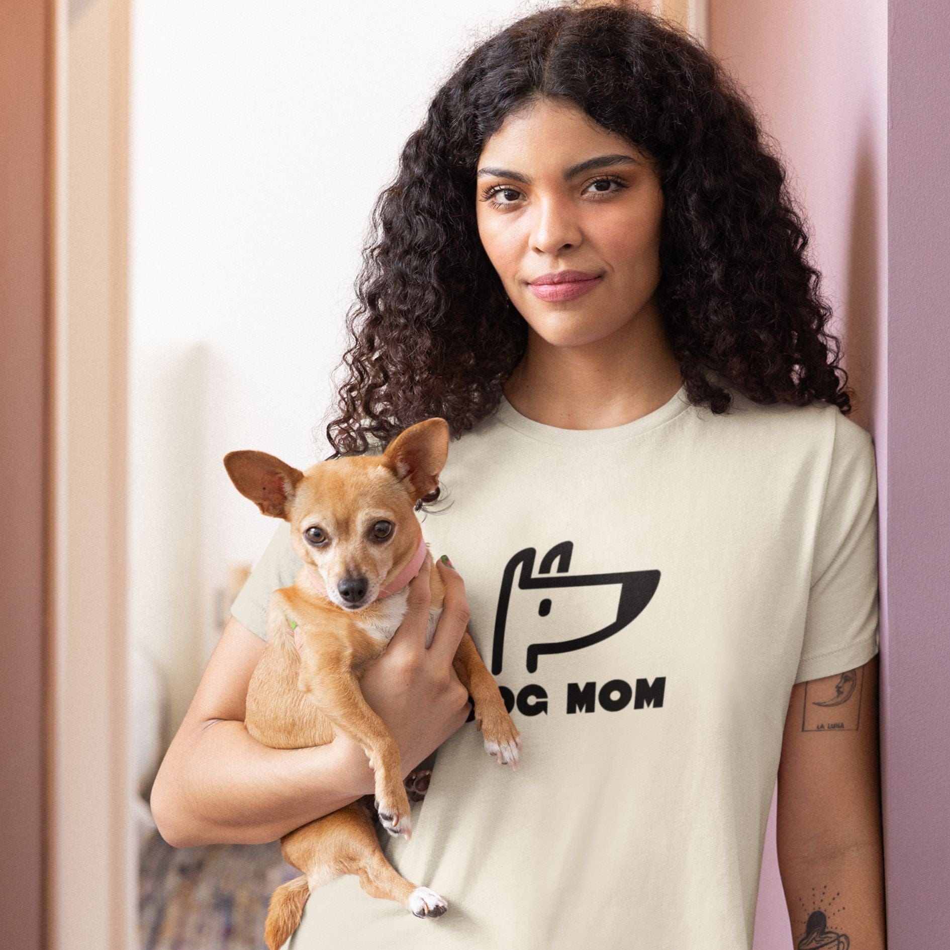 T-Shirt Dog Mom Icon Premium Unisex T-Shirt ReallyintoDogs