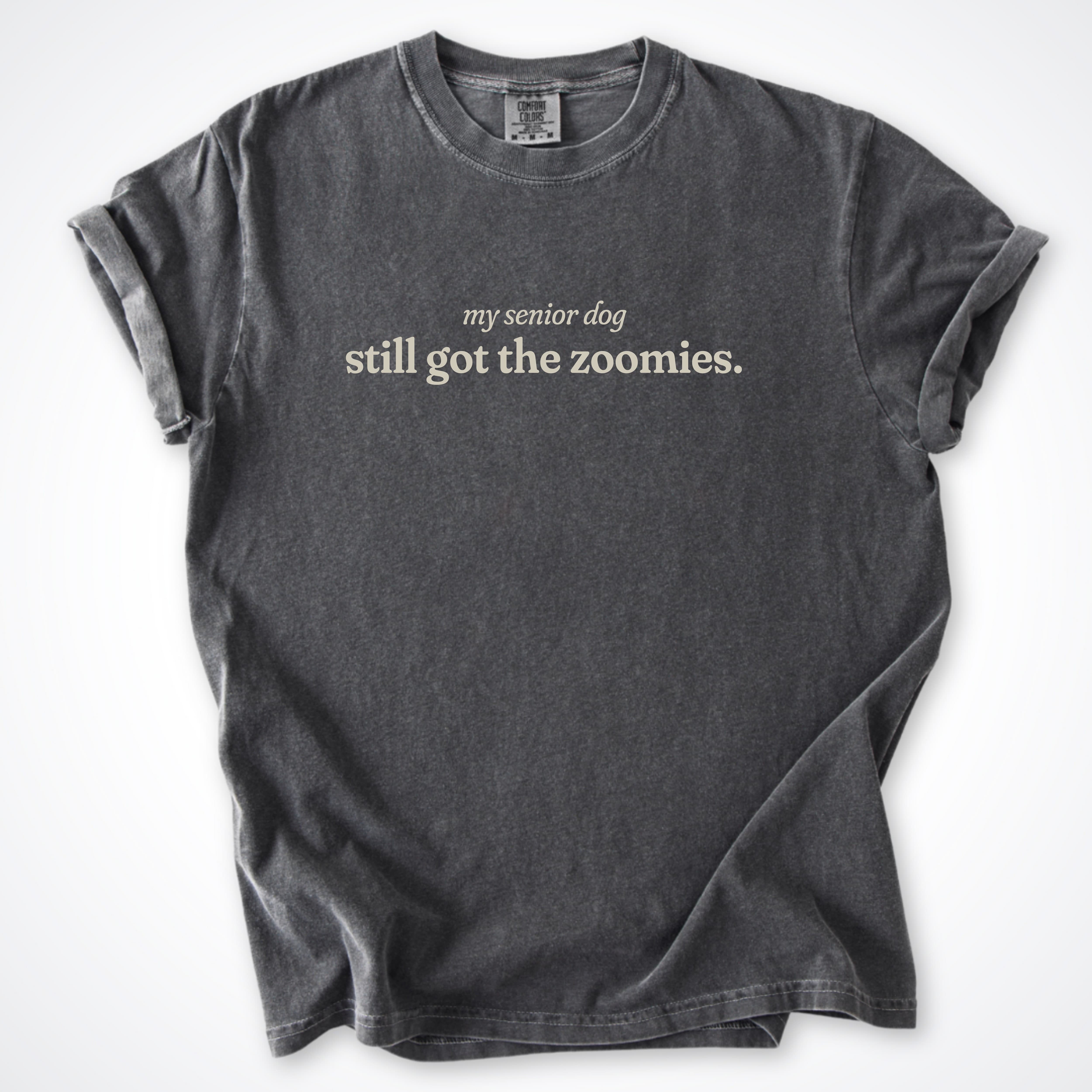 T-Shirt Pepper / S My Senior Dog Still Got the Zoomies Comfort Colors T-Shirt ReallyintoDogs